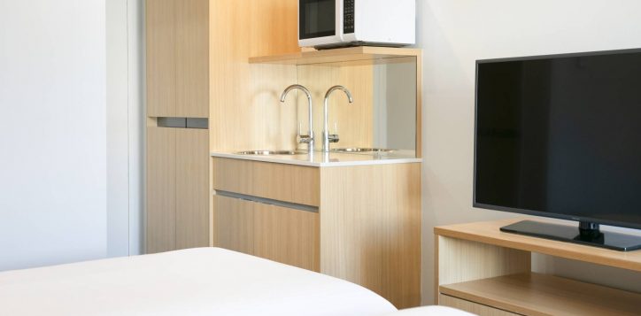 0005_ibis_styles_syd_central25thsepth2023-kitchenette-2